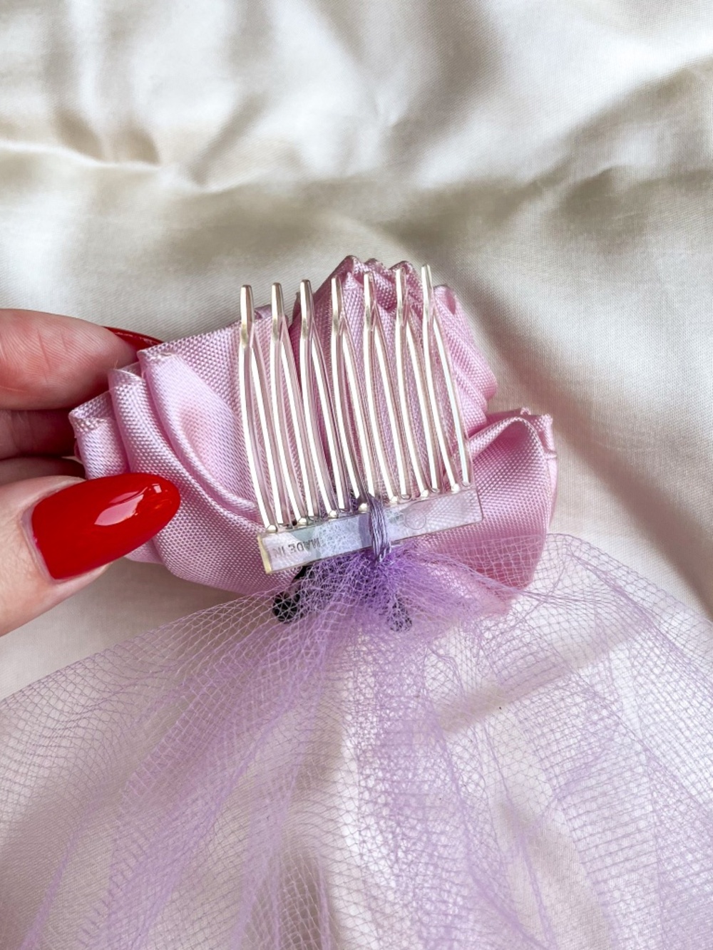 Vintage 1950s Silk Roses Clip With Tulle Veil - Picture 7 of 7